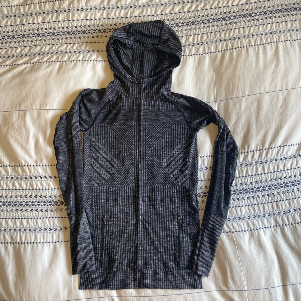 Lululemon fitted run swiftly long sleeve with hood
